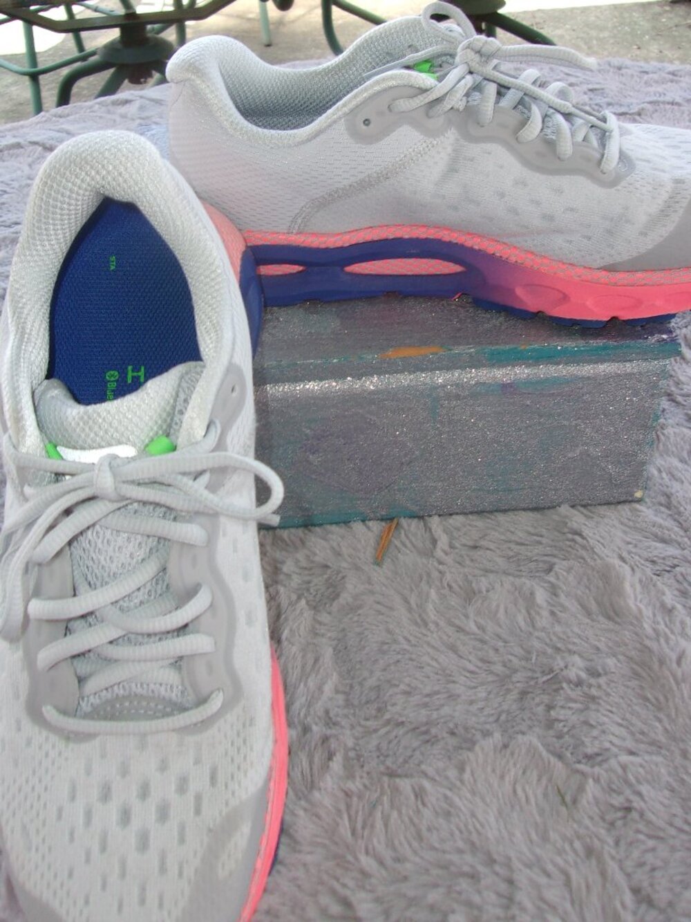S-242 WOMENS UNDER ARMOUR HOVR-INFINITE 3 SNEAKERS - Picture 2 of 12